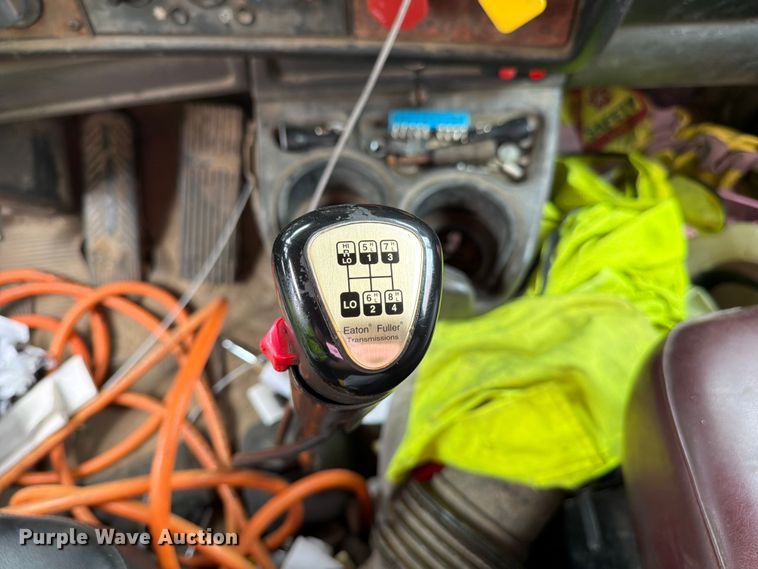 image for item YA3932 2006 Kenworth W900 semi truck