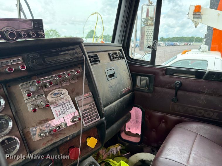 image for item YA3932 2006 Kenworth W900 semi truck