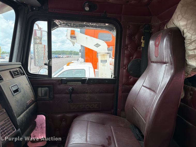 image for item YA3932 2006 Kenworth W900 semi truck