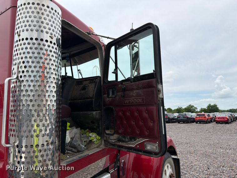 image for item YA3932 2006 Kenworth W900 semi truck