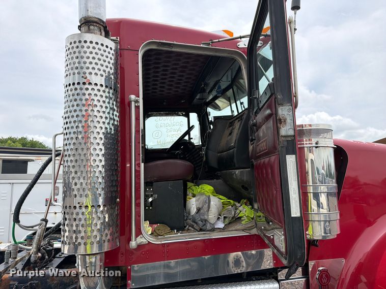image for item YA3932 2006 Kenworth W900 semi truck