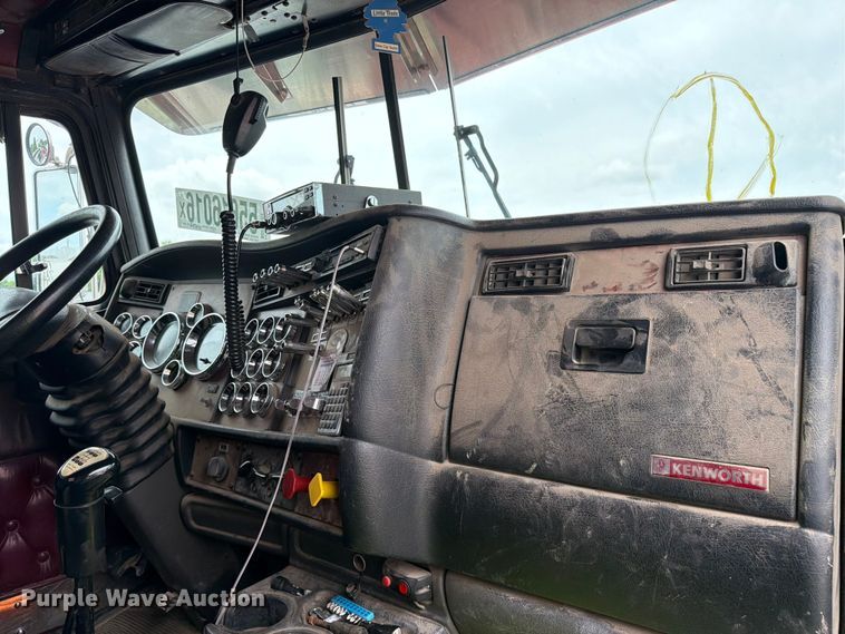 image for item YA3932 2006 Kenworth W900 semi truck