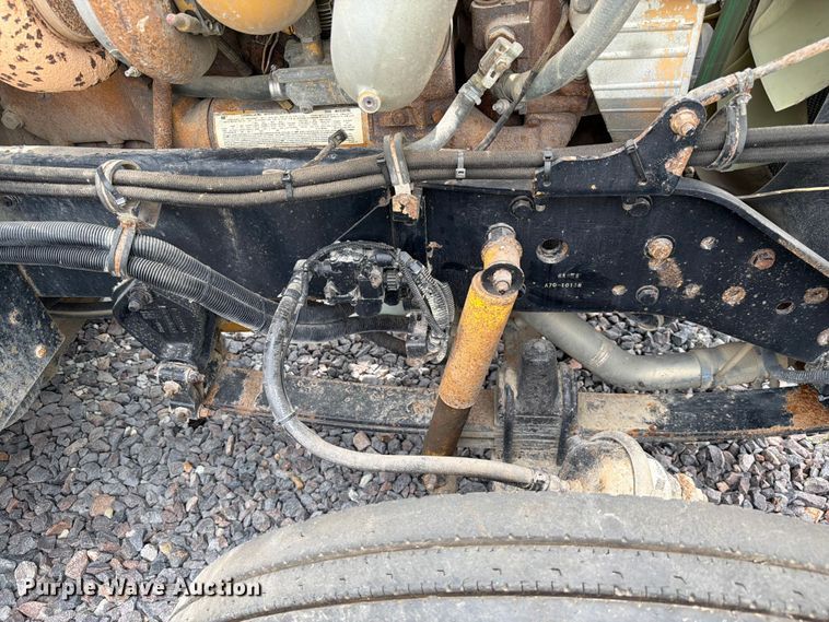 image for item YA3932 2006 Kenworth W900 semi truck