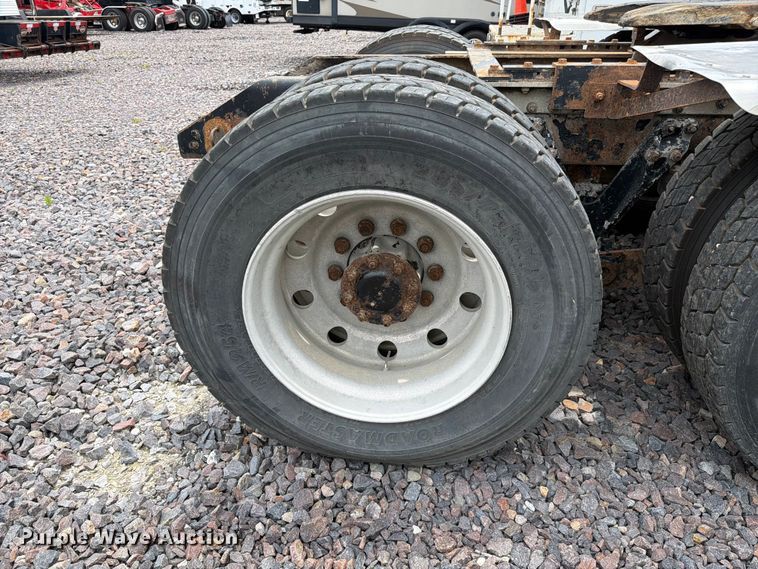 image for item YA3932 2006 Kenworth W900 semi truck