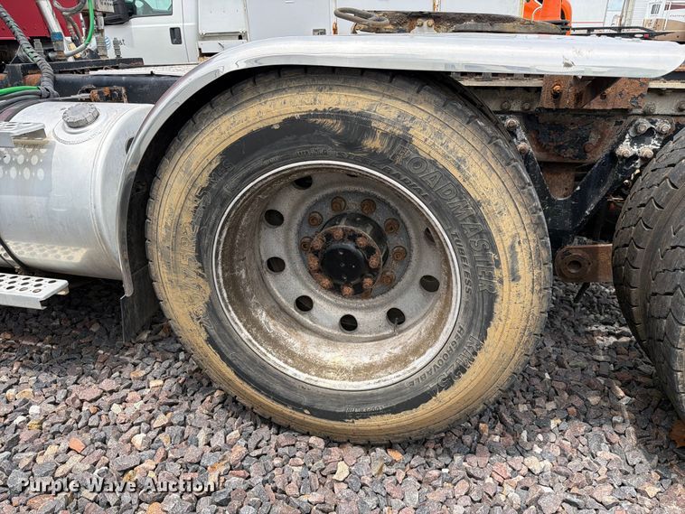 image for item YA3932 2006 Kenworth W900 semi truck