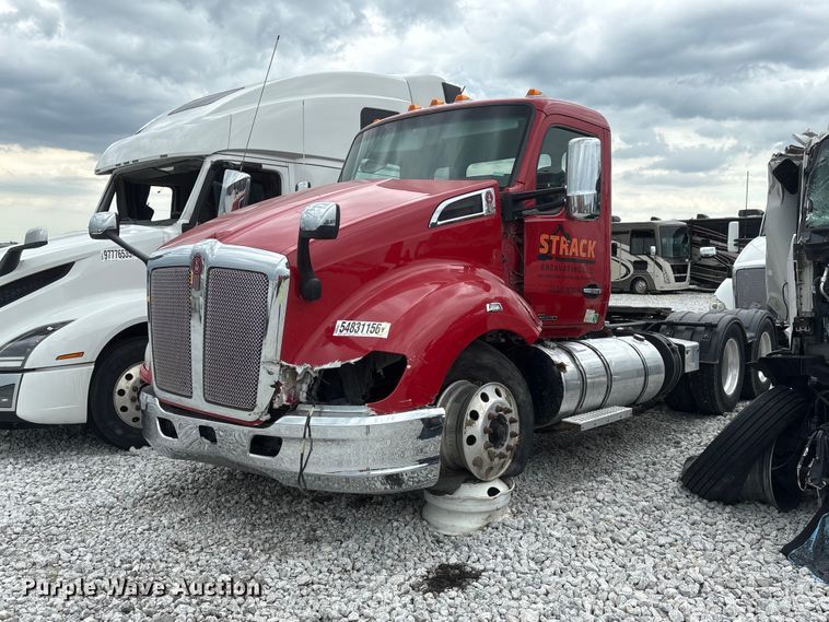 image for item YA3936 2019 Kenworth T680 semi truck