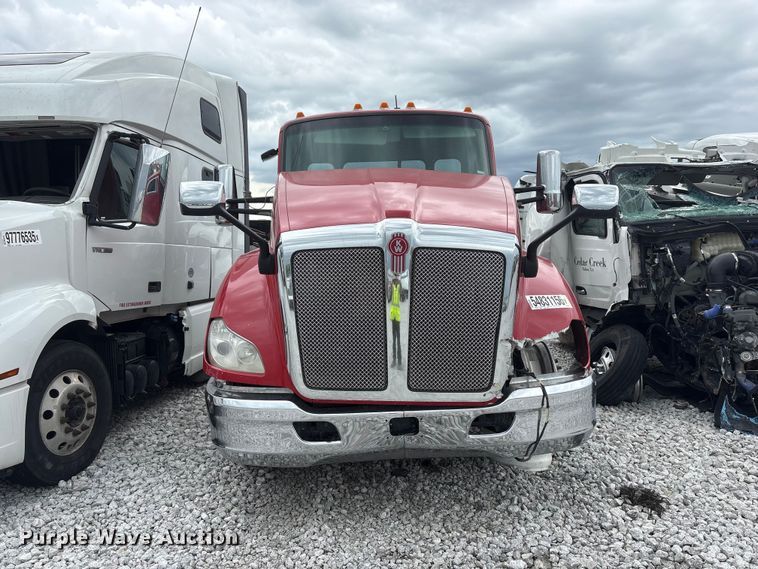 image for item YA3936 2019 Kenworth T680 semi truck