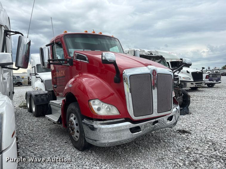image for item YA3936 2019 Kenworth T680 semi truck