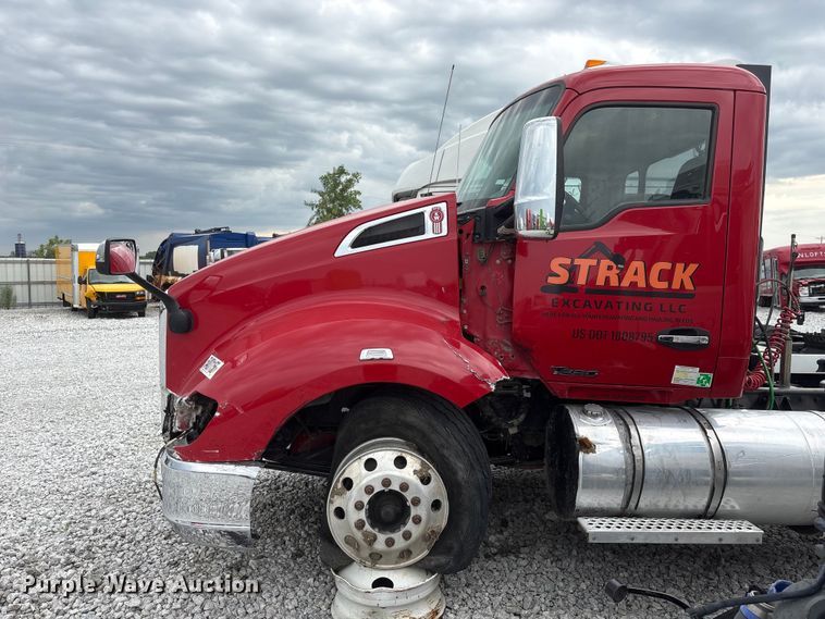 image for item YA3936 2019 Kenworth T680 semi truck