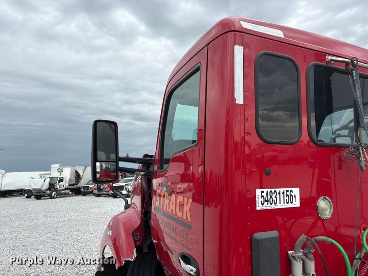 image for item YA3936 2019 Kenworth T680 semi truck