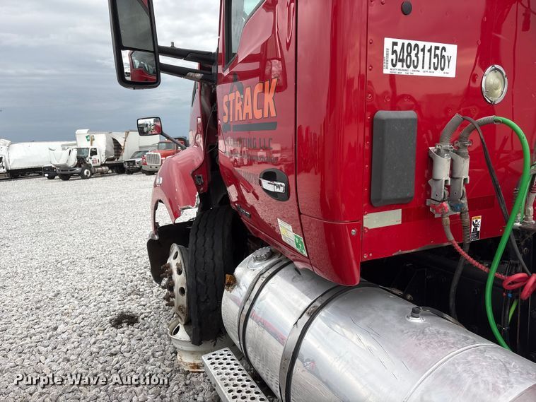 image for item YA3936 2019 Kenworth T680 semi truck