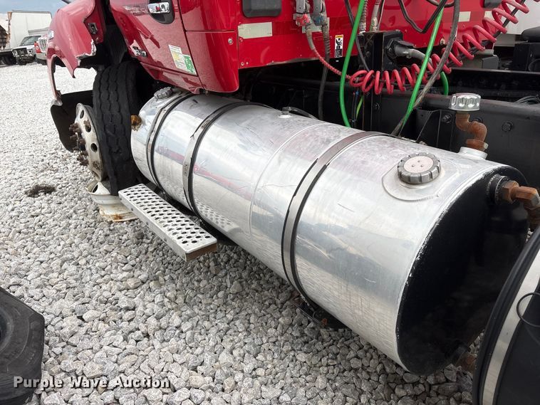 image for item YA3936 2019 Kenworth T680 semi truck