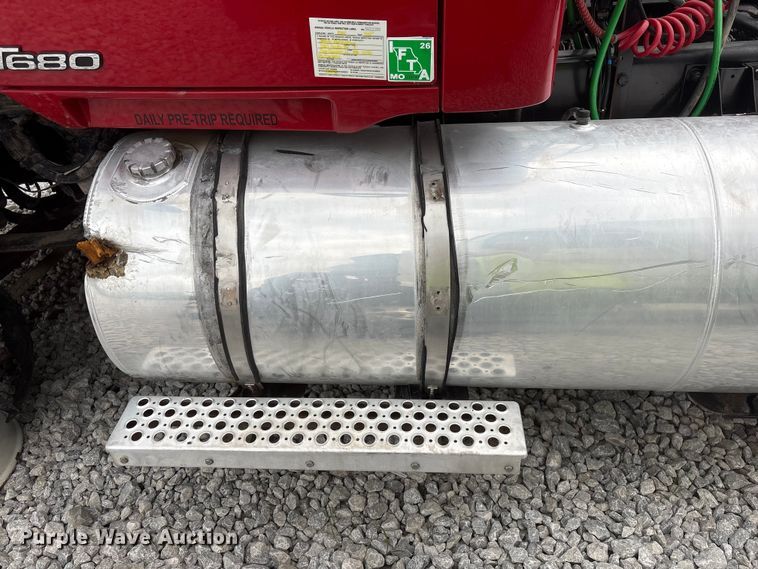 image for item YA3936 2019 Kenworth T680 semi truck