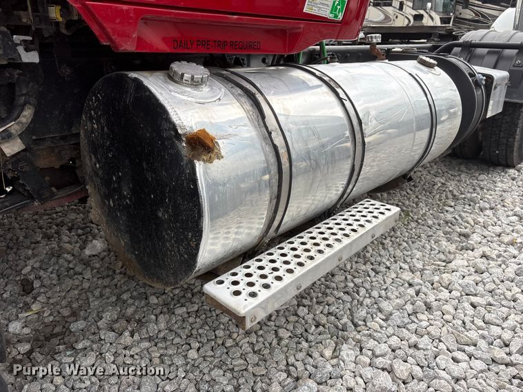 image for item YA3936 2019 Kenworth T680 semi truck