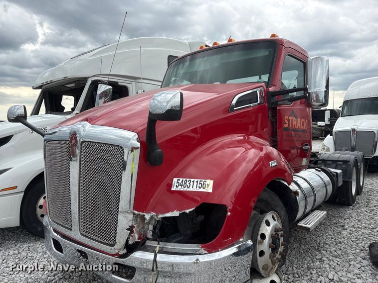 image for item YA3936 2019 Kenworth T680 semi truck