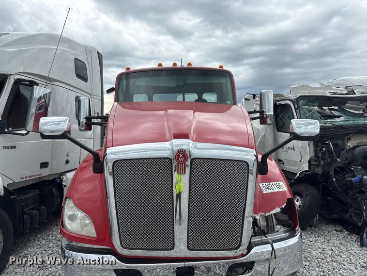 image for item YA3936 2019 Kenworth T680 semi truck