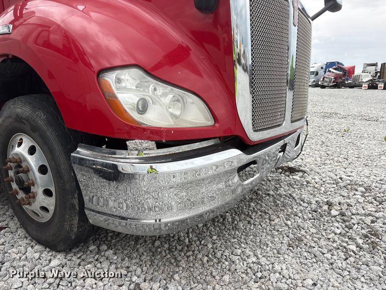 image for item YA3936 2019 Kenworth T680 semi truck