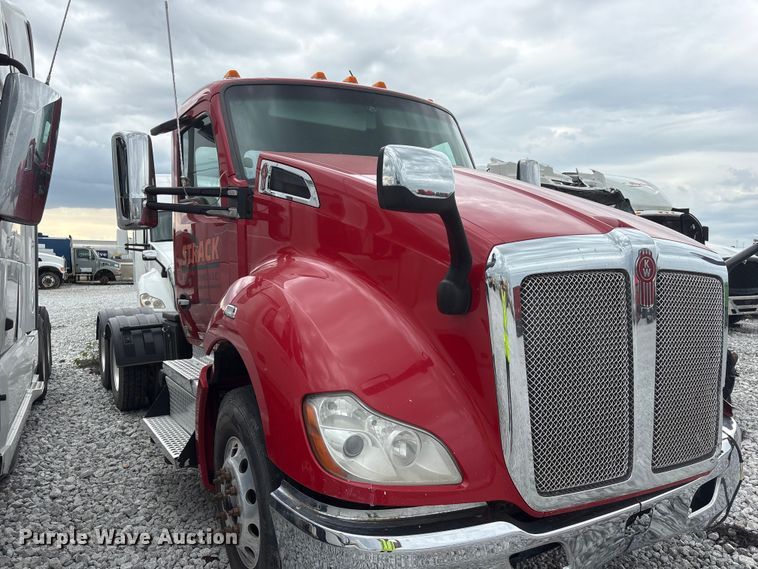 image for item YA3936 2019 Kenworth T680 semi truck