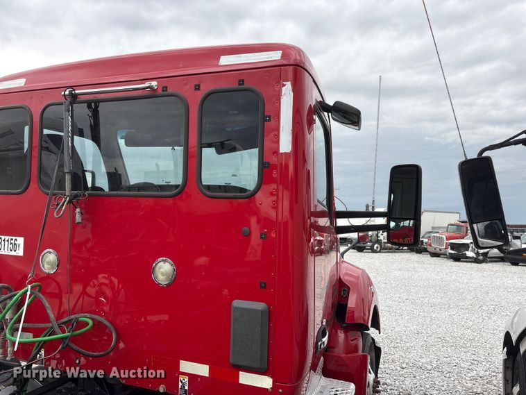 image for item YA3936 2019 Kenworth T680 semi truck