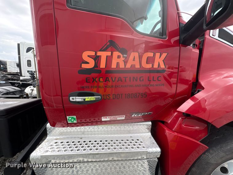 image for item YA3936 2019 Kenworth T680 semi truck