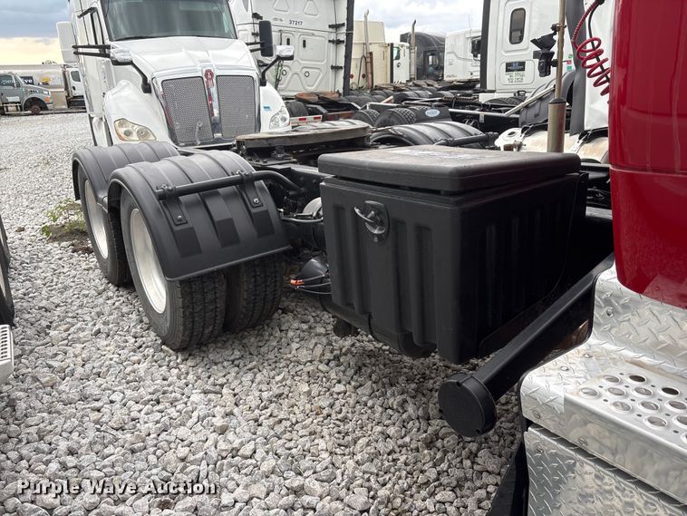image for item YA3936 2019 Kenworth T680 semi truck
