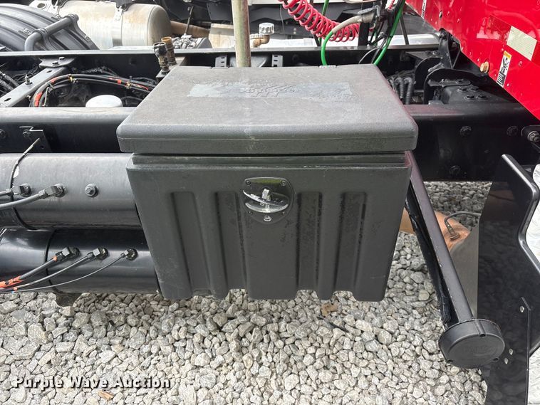 image for item YA3936 2019 Kenworth T680 semi truck