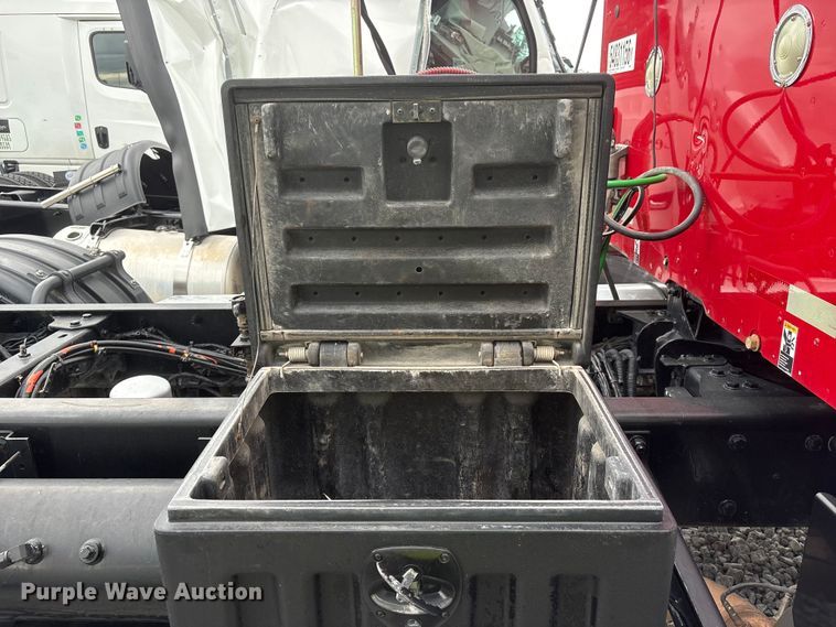 image for item YA3936 2019 Kenworth T680 semi truck