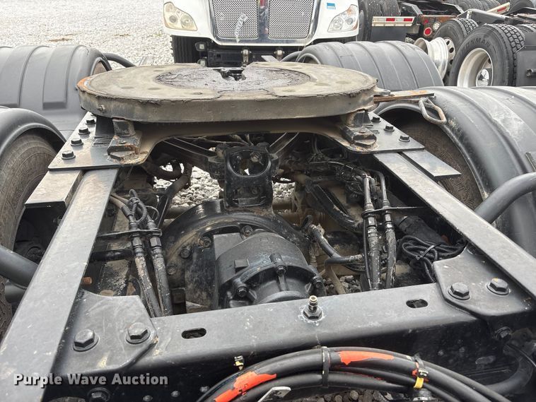 image for item YA3936 2019 Kenworth T680 semi truck