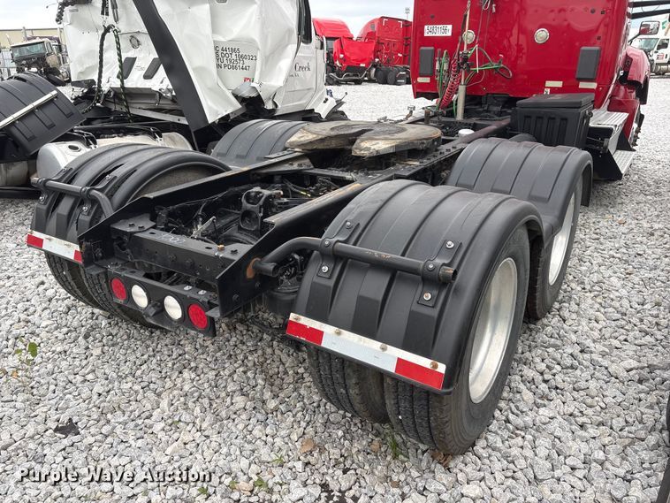 image for item YA3936 2019 Kenworth T680 semi truck