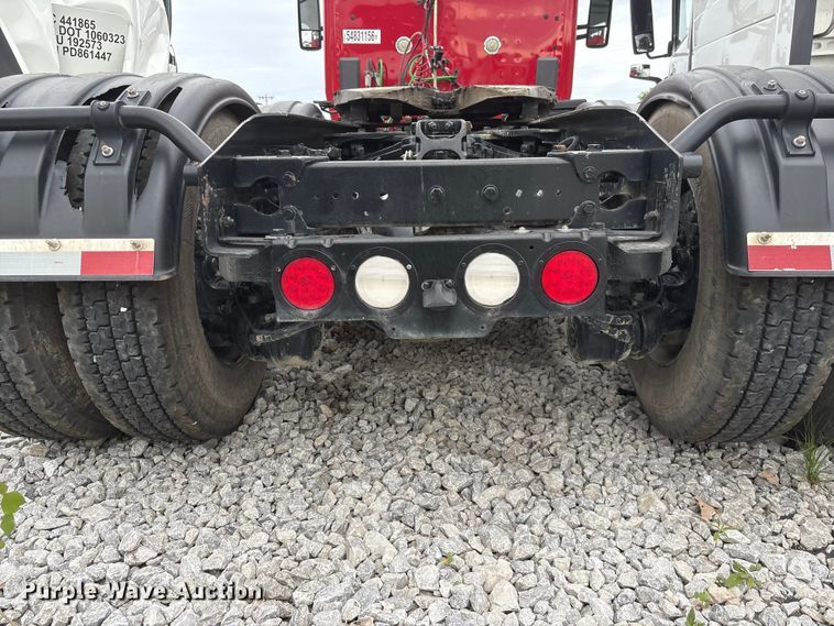 image for item YA3936 2019 Kenworth T680 semi truck