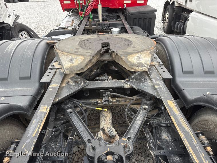image for item YA3936 2019 Kenworth T680 semi truck
