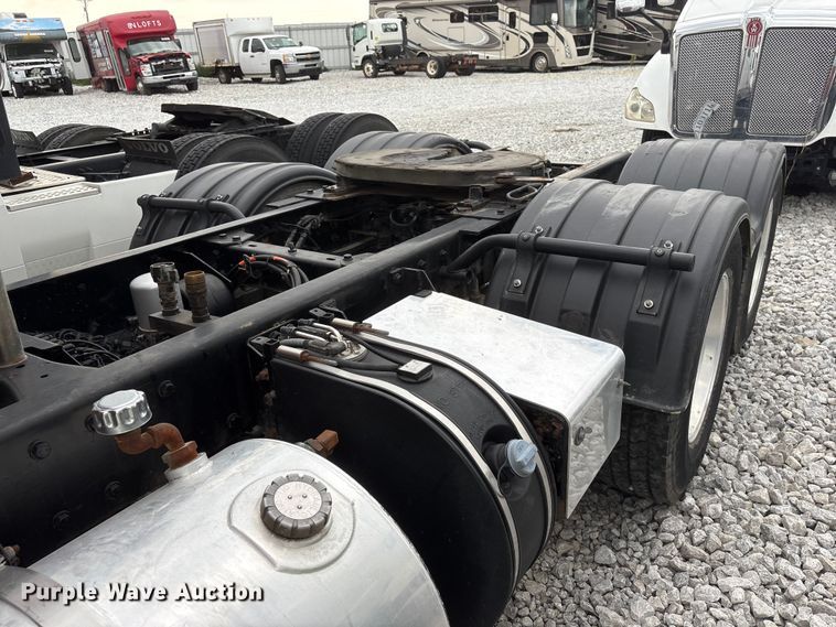 image for item YA3936 2019 Kenworth T680 semi truck