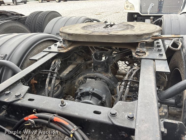 image for item YA3936 2019 Kenworth T680 semi truck