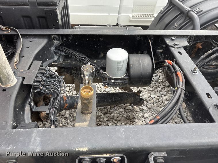 image for item YA3936 2019 Kenworth T680 semi truck