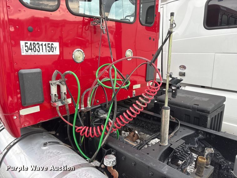 image for item YA3936 2019 Kenworth T680 semi truck