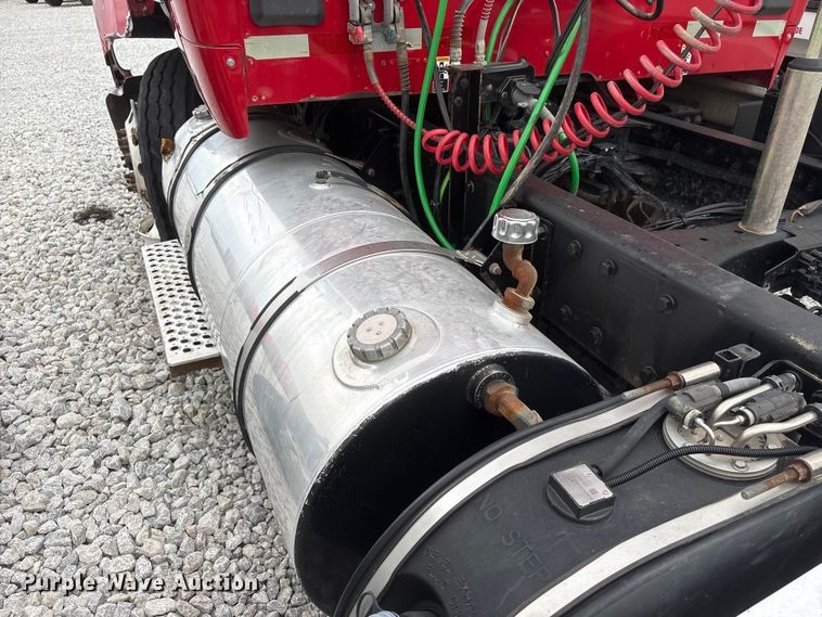 image for item YA3936 2019 Kenworth T680 semi truck