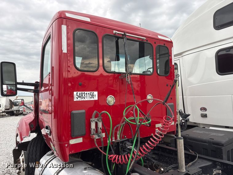 image for item YA3936 2019 Kenworth T680 semi truck
