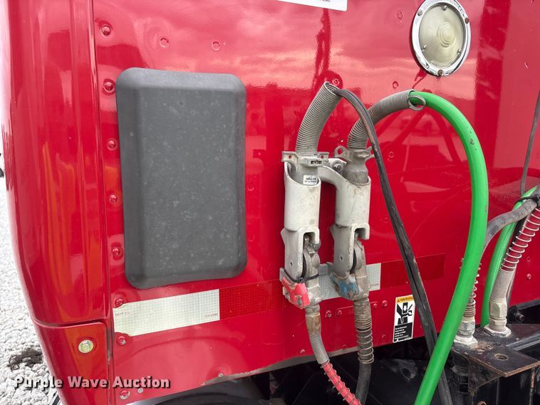 image for item YA3936 2019 Kenworth T680 semi truck
