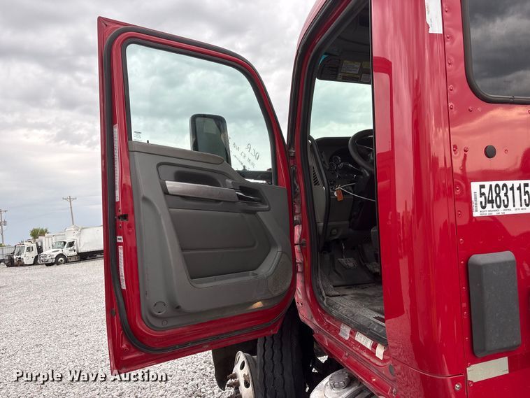 image for item YA3936 2019 Kenworth T680 semi truck