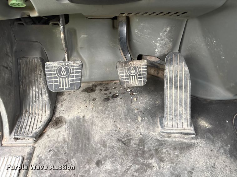 image for item YA3936 2019 Kenworth T680 semi truck