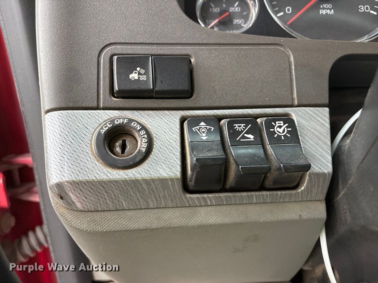 image for item YA3936 2019 Kenworth T680 semi truck
