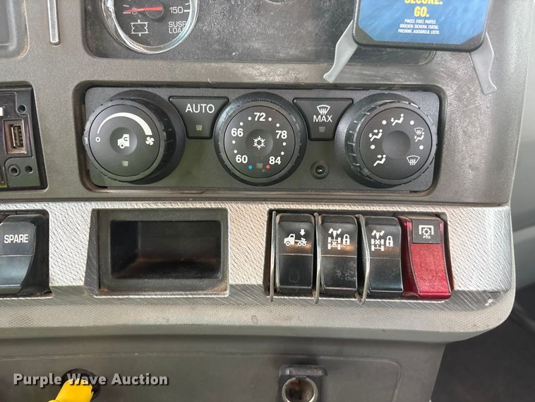 image for item YA3936 2019 Kenworth T680 semi truck