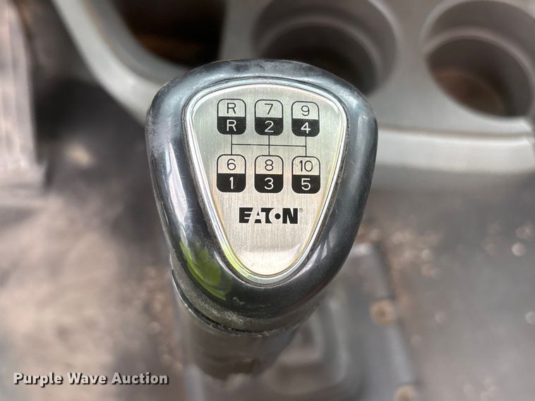 image for item YA3936 2019 Kenworth T680 semi truck