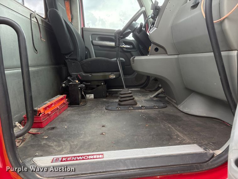 image for item YA3936 2019 Kenworth T680 semi truck