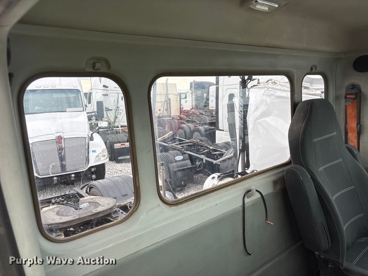 image for item YA3936 2019 Kenworth T680 semi truck