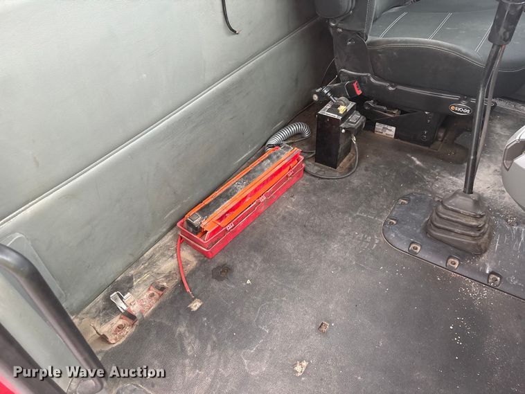 image for item YA3936 2019 Kenworth T680 semi truck