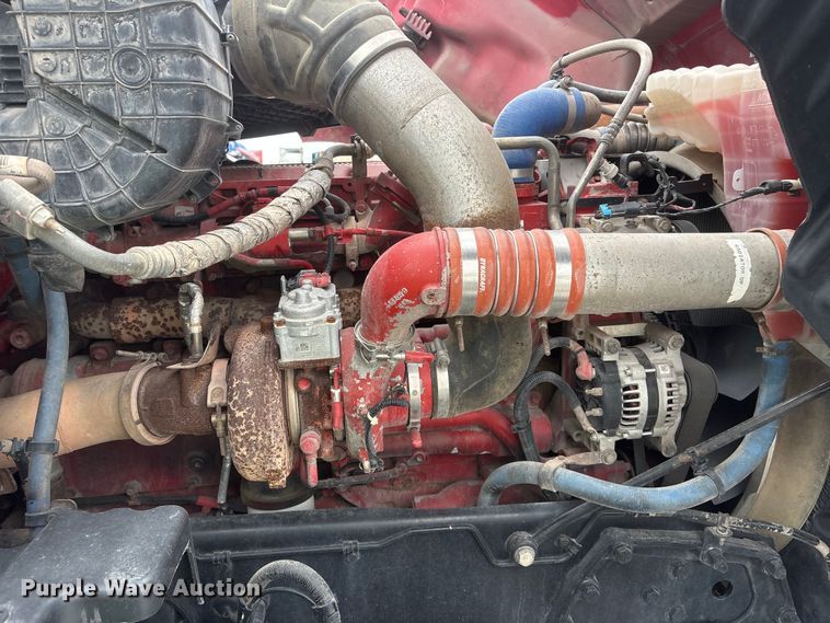 image for item YA3936 2019 Kenworth T680 semi truck