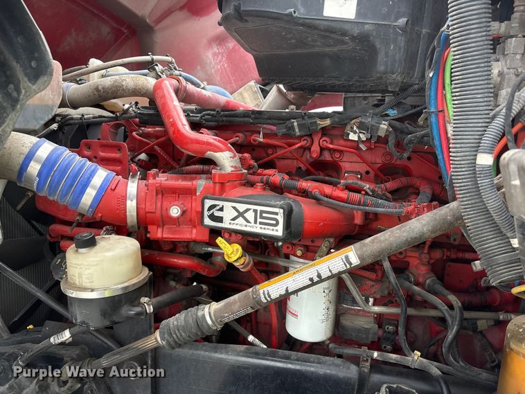 image for item YA3936 2019 Kenworth T680 semi truck