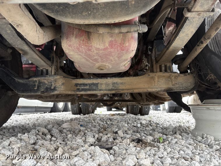 image for item YA3936 2019 Kenworth T680 semi truck