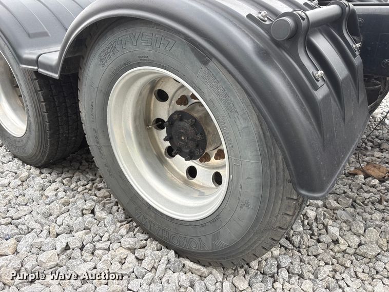 image for item YA3936 2019 Kenworth T680 semi truck